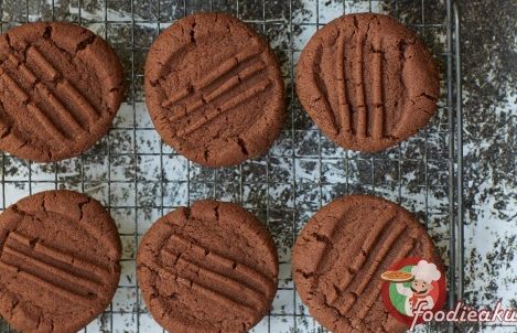 HOW TO MAKE CHOCOLATE BISCUITS AT HOME